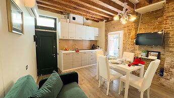 Graceful Venice Barnaba Suite by Ca-sa Check