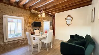 Graceful Venice Barnaba Suite by Ca-sa Check