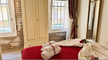 Graceful Venice Barnaba Suite by Ca-sa Check
