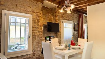 Graceful Venice Barnaba Suite by Ca-sa Check