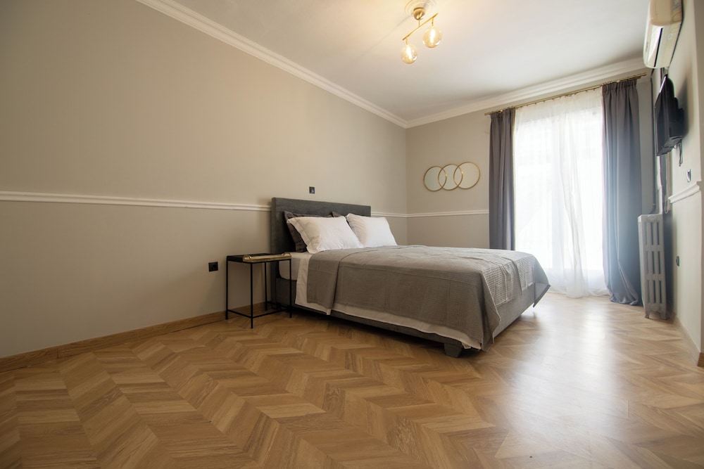 Aerides V Suites