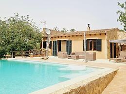 Villa Near Cala Tropicana With Pool