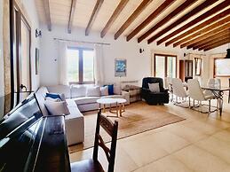 Villa Near Cala Tropicana With Pool