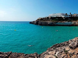 Villa Near Cala Tropicana With Pool