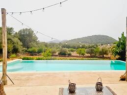 Villa Near Cala Tropicana With Pool