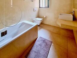 Villa Near Cala Tropicana With Pool