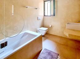Villa Near Cala Tropicana With Pool
