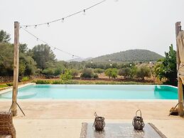 Villa Near Cala Tropicana With Pool