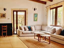 Villa Near Cala Tropicana With Pool