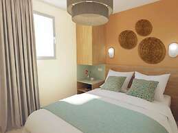 Apartment in Giens With Pool & Beaches Nearby