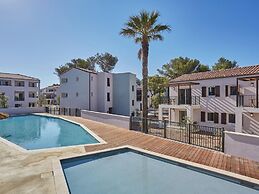 Apartment in Giens With Pool & Beaches Nearby