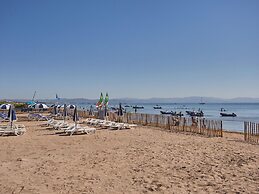 Apartment in Giens With Pool & Beaches Nearby