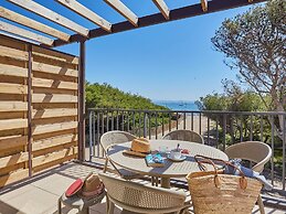Apartment in Giens With Pool & Beaches Nearby