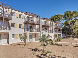 Apartment in Giens With Pool & Beaches Nearby