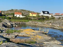 2 Person Holiday Home in Kalvsund