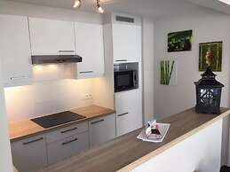 Modern Beachside Apartment