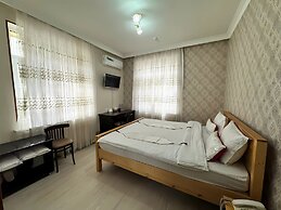 Qamar Hotel