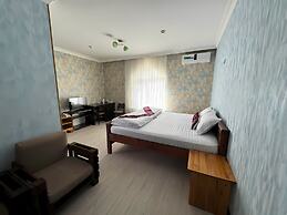 Qamar Hotel