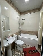 Qamar Hotel