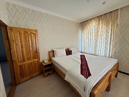 Qamar Hotel