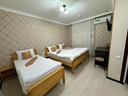 Qamar Hotel