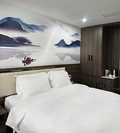 LUXURY PHOENIX HOTEL 2