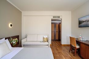Elisso Hotel