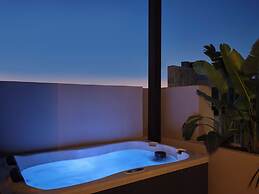 Nur Edge Aparthotel - Acropolis Skyline