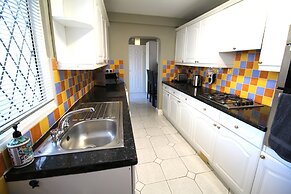 Bungalow - Sleeps 6 - Pets Ok - Garden - Parking