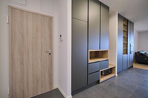 Tropic Night Apartment by Litto