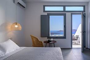 Elia Caldera Suites