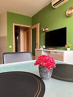 Yellow Moon Hostel&Apartment