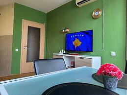 Yellow Moon Hostel&Apartment