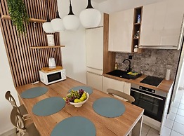 Apartment M & VALENTIN