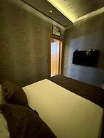 Golden Rose Deluxe Hotel
