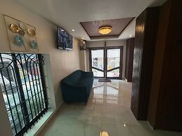 Royal Luxe Business Class Hotel