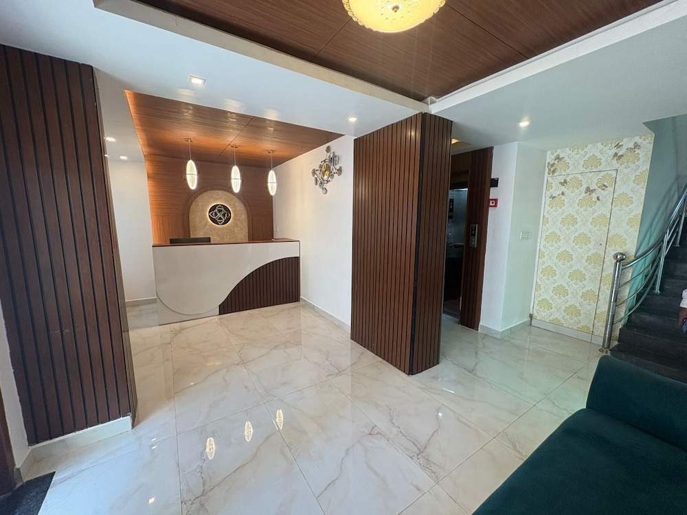 Royal Luxe Business Class Hotel