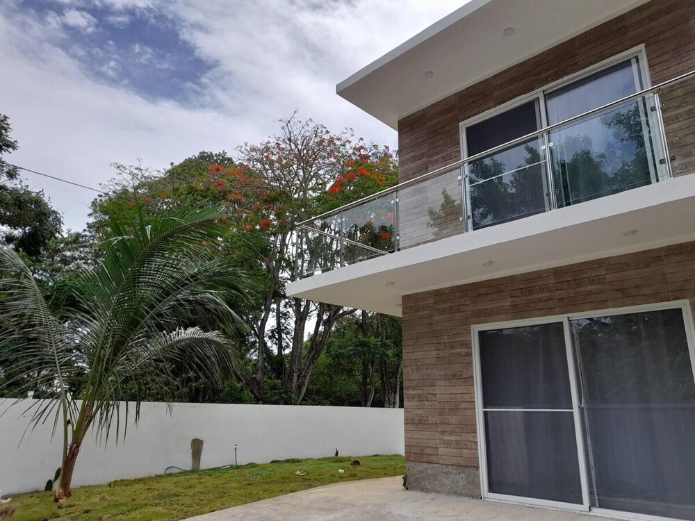 Villa Sleeps 8 With Private Pool
