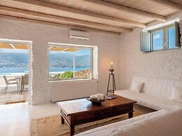 Donum Dei Seaside Suites & Villa