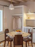 Donum Dei Seaside Suites & Villa