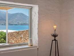Donum Dei Seaside Suites & Villa