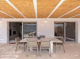 Donum Dei Seaside Suites & Villa
