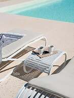 Donum Dei Seaside Suites & Villa