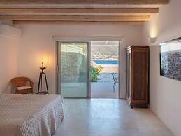 Donum Dei Seaside Suites & Villa