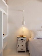 Donum Dei Seaside Suites & Villa
