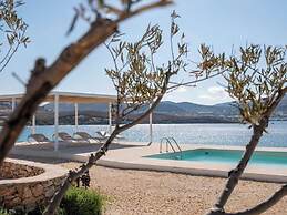 Donum Dei Seaside Suites & Villa