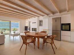 Donum Dei Seaside Suites & Villa