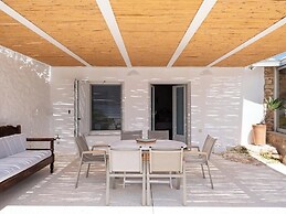 Donum Dei Seaside Suites & Villa