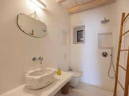 Donum Dei Seaside Suites & Villa