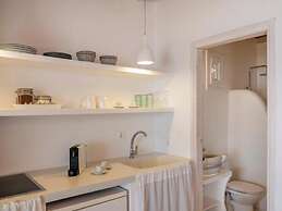 Donum Dei Seaside Suites & Villa
